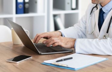 A EXPLOSÃO DE AÇÕES POR INSALUBRIDADE E SEUS IMPACTOS PARA A GOVERNANÇA HOSPITALAR. O QUE ESTÁ EM JOGO PARA OS HOSPITAIS?